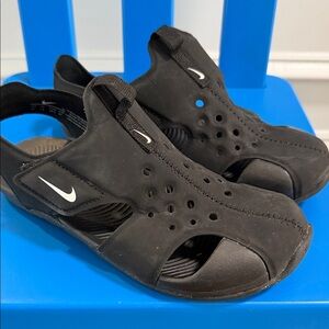 Nike Black Open-Toe Sandals kids size 2y used good condition